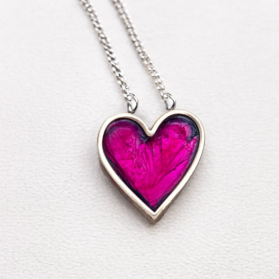 Elegant Silver Heart Pendant Necklace with Kundan Setting, Delicate 18-Inch Chain